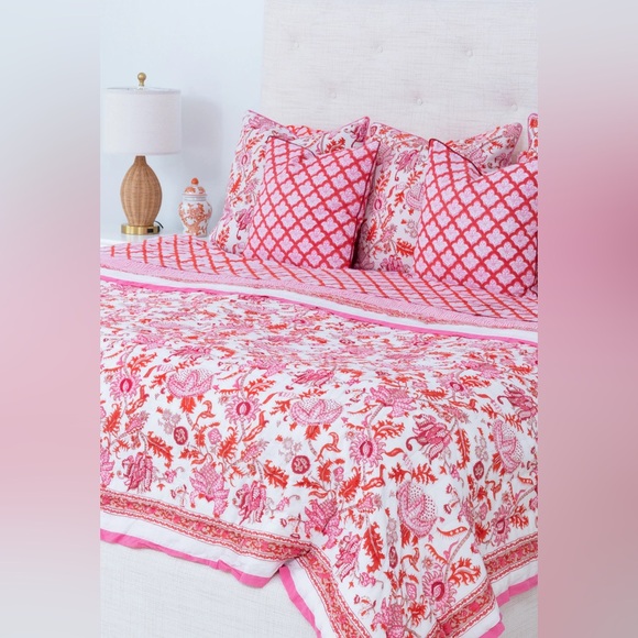 Roller Rabbit Amanda Quilt - Full / Queen - Picture 1 of 4